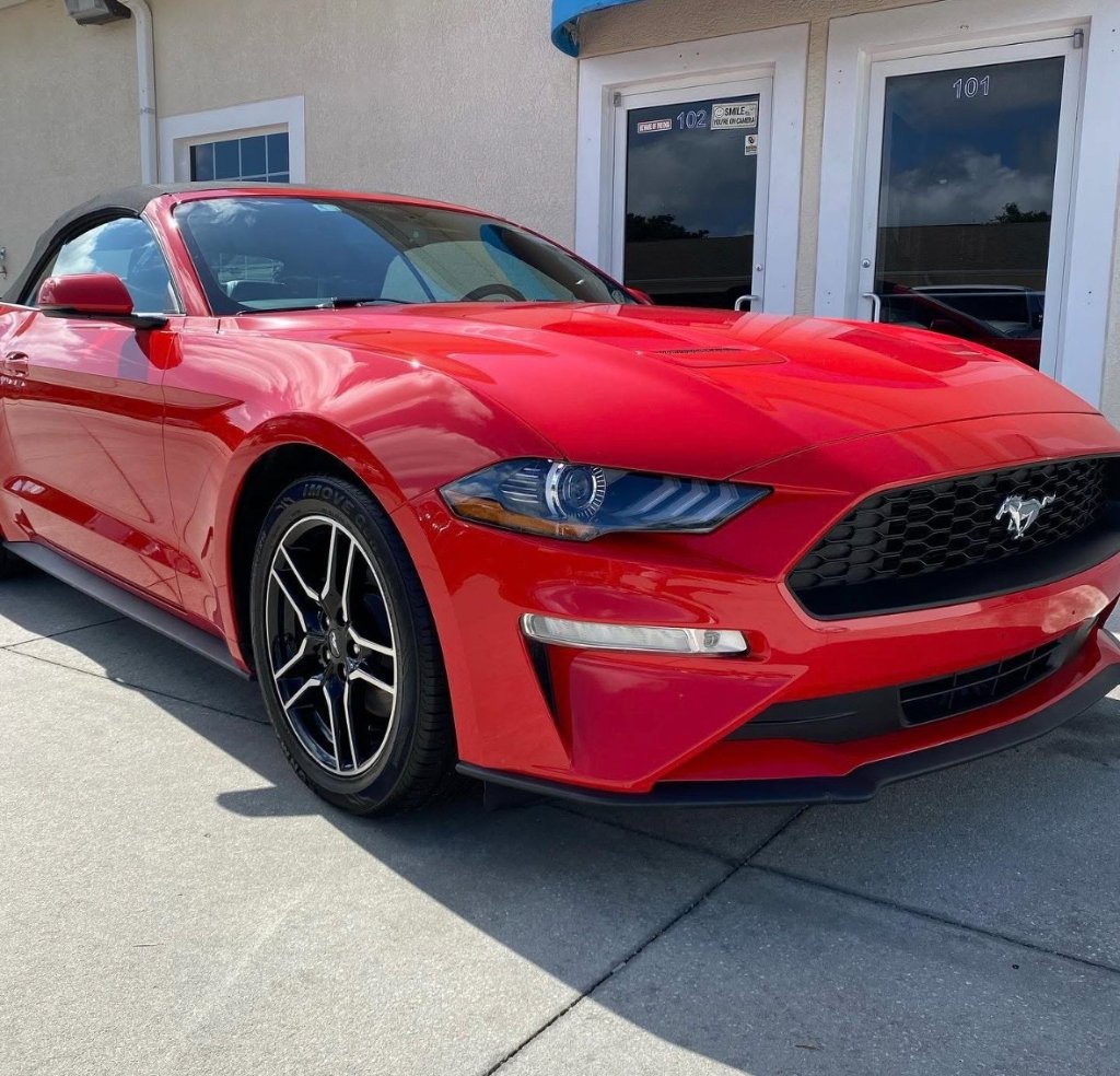 Ford Mustang convertible detailing