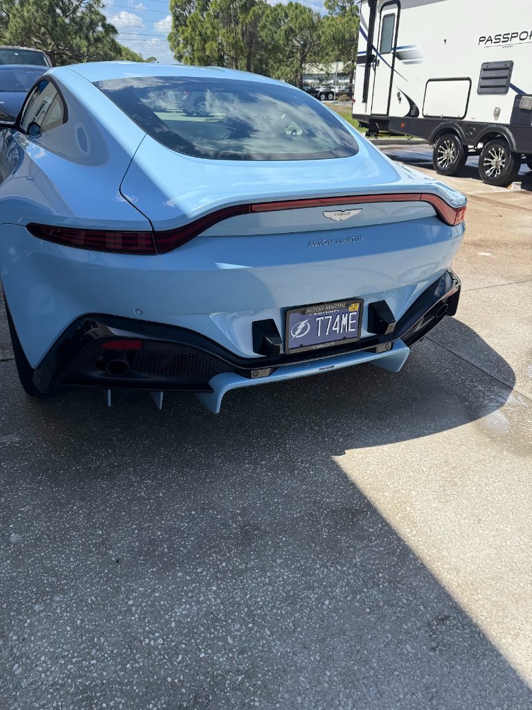 Aston Martin Vantage side detailing