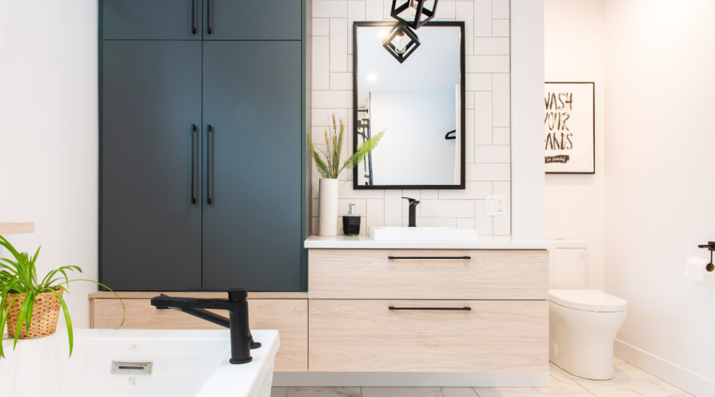 Salle de bain contemporaine minimaliste