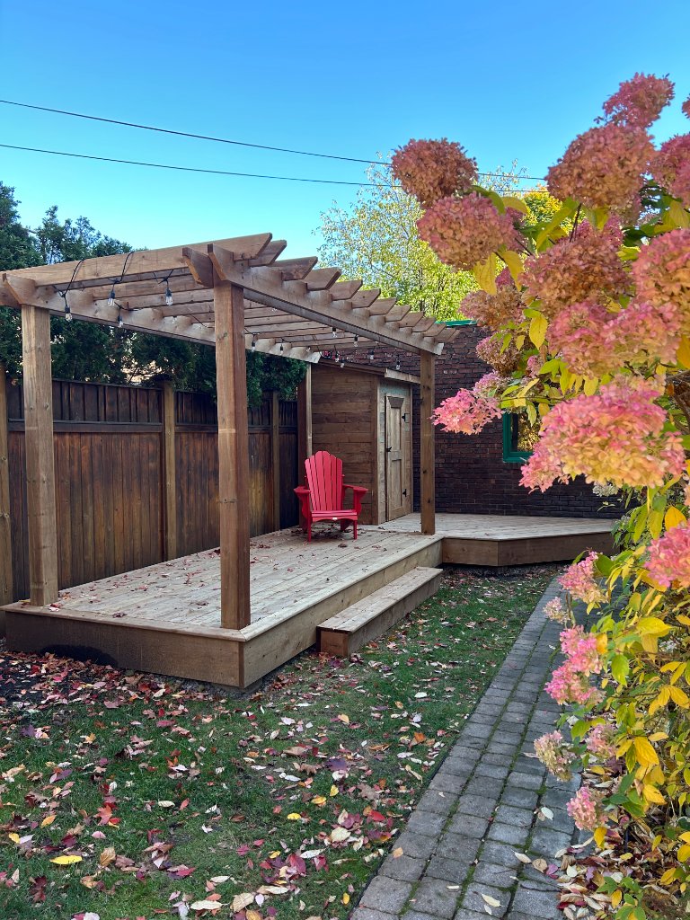 Patio en bois naturel