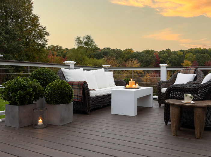 Patio terrasse avec mobilier noir