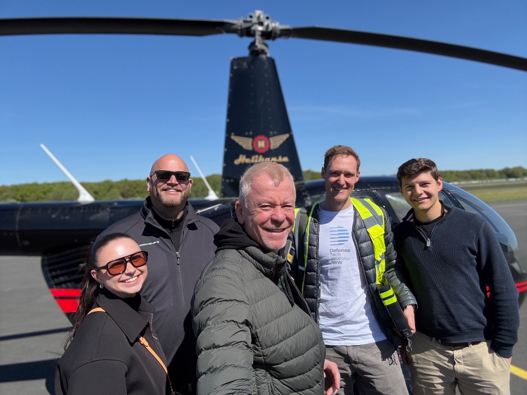 Vom Fragebogen in die Luft: Unser Heliflug mit den Gewinnern der Startup-Umfrage