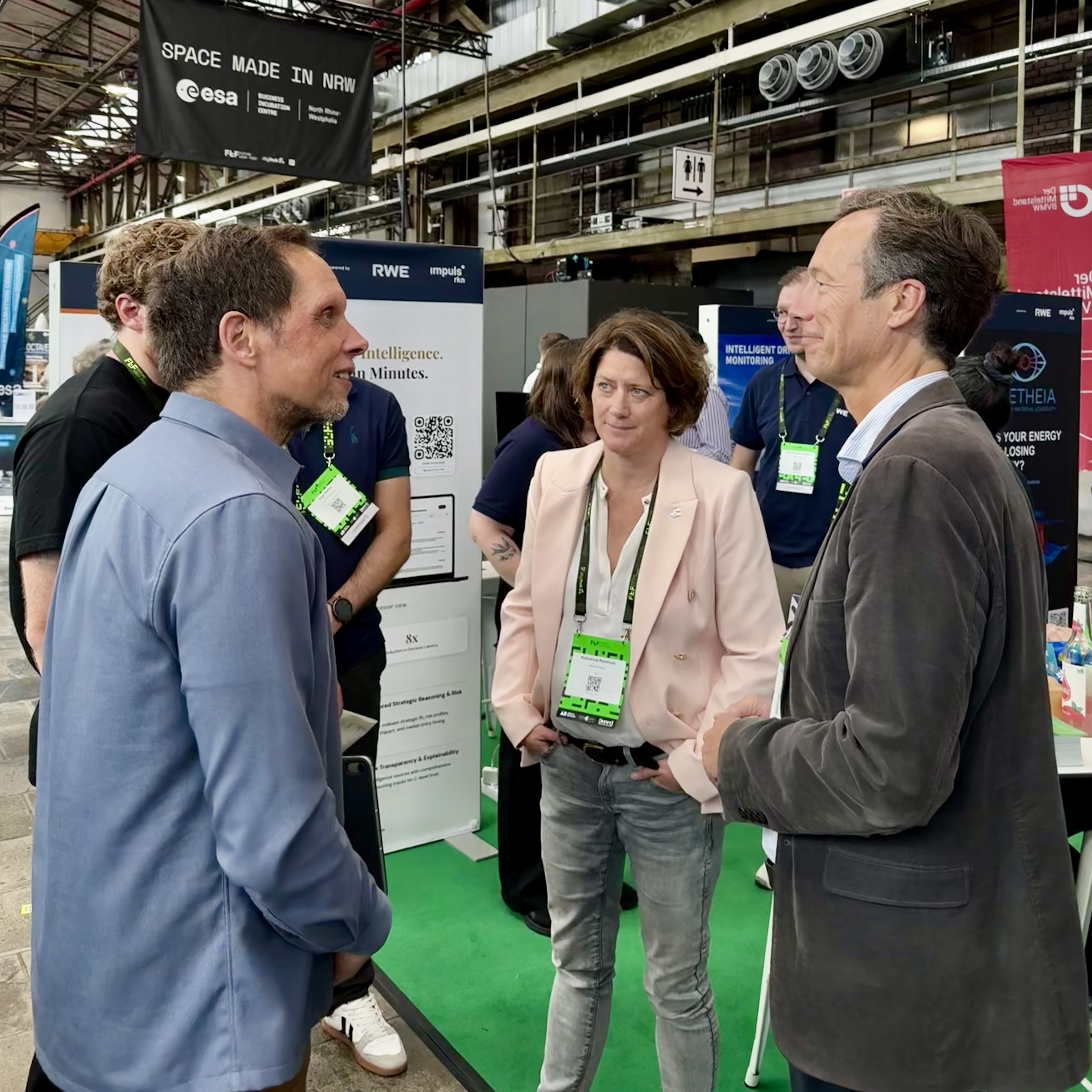 Intensive Gespräche am DefenseTech-Inkubator-Stand auf dem Future Tech Fest