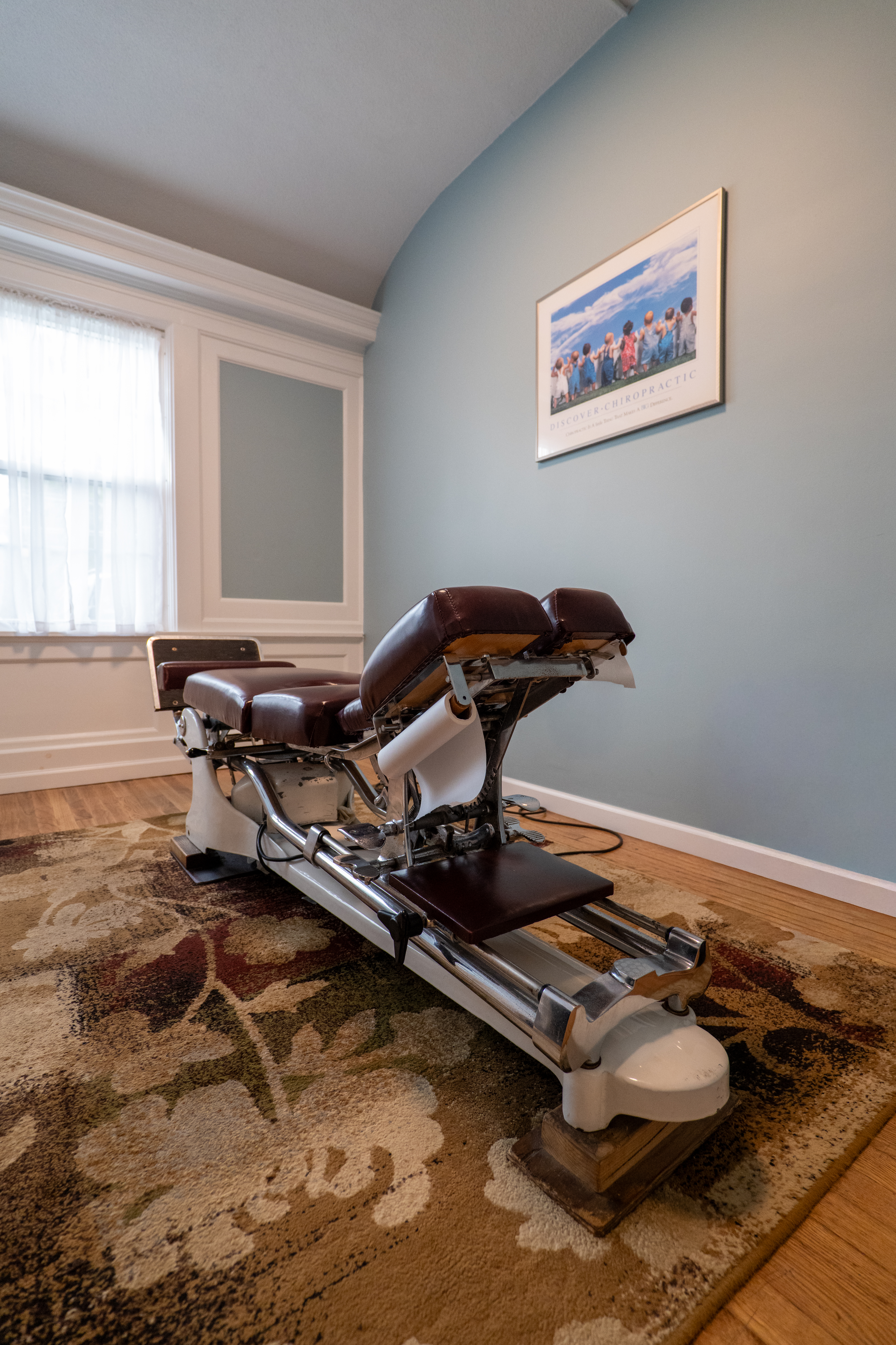 Modern chiropractic treatment room