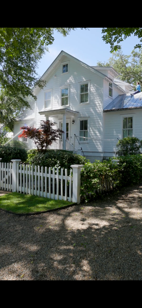 5 Reasons Charleston Homeowners Should Clean Their Windows Before Selling