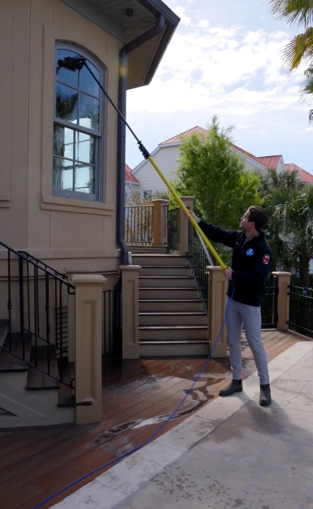 Water fed pole cleaning