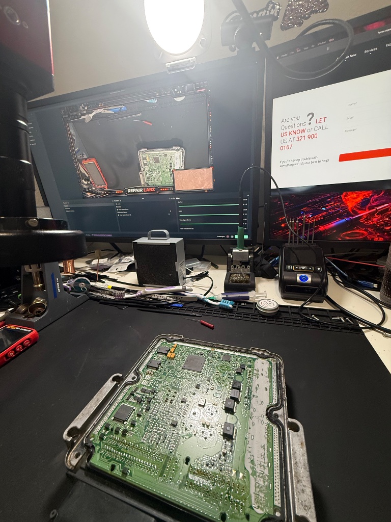 RepairLabz repair bench in Orlando, FL