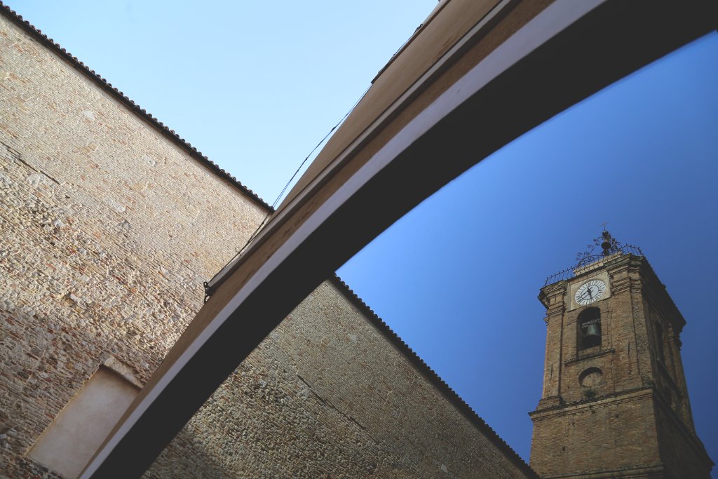 Torre della chiesa nel centro storico di Vasto