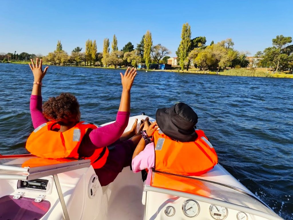 BC Lifestyle Pontoon Boat