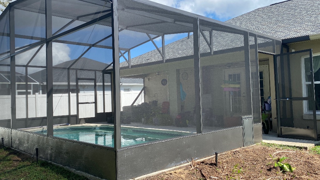 Professional pool cage screen repair service in Central Florida by Shiloh Screens