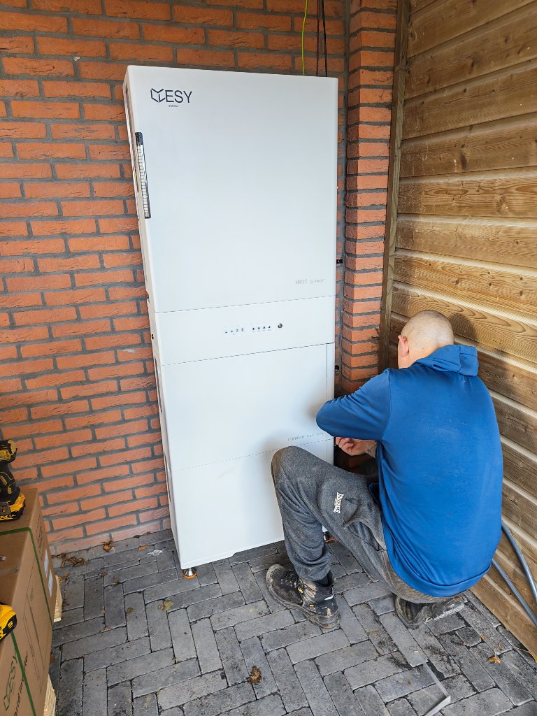ESY HM15 installatie buitenopstelling – 3-fase thuisbatterij 20 kWh door monteur LaadGarant