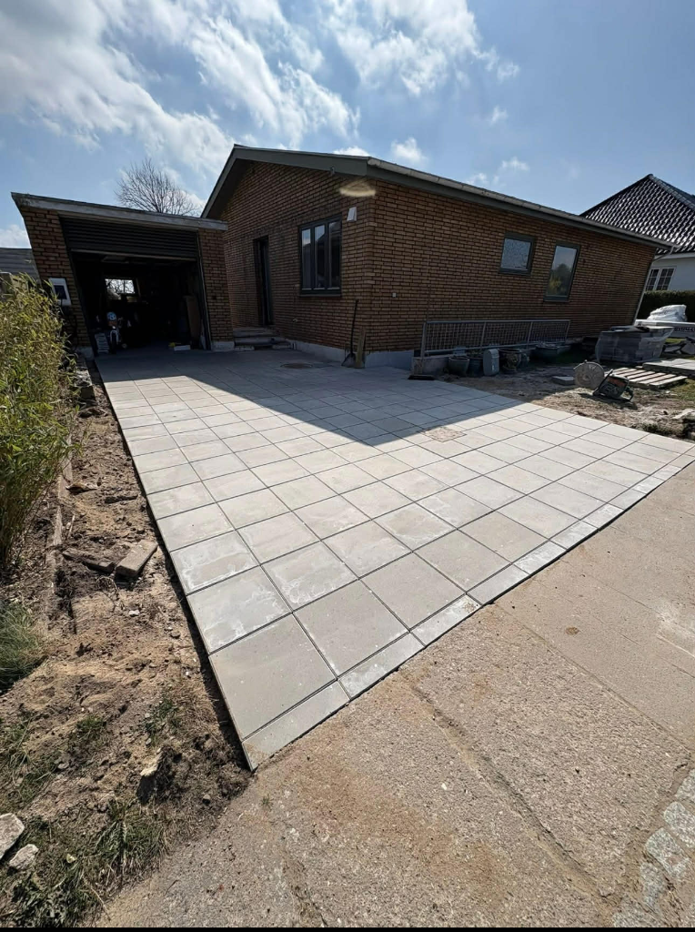 Terrasse brolægning af Bondes Entreprenør