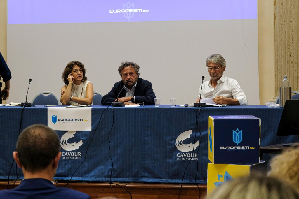 Tavolo dei relatori — prima assemblea dei promotori