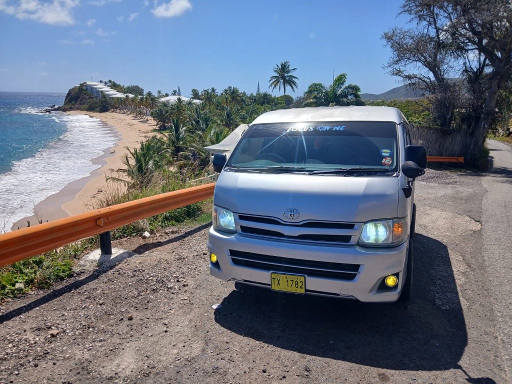 Toyota Hiace (Silver) - Minivan for Antigua tours, Up to 7 passengers