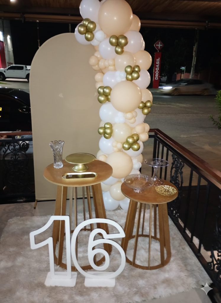 Decoração tema 16 Anos Dourado