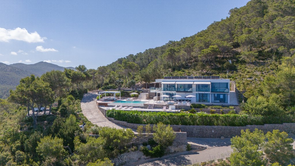 Invertir en Ibiza: El Mercado Inmobiliario de Lujo