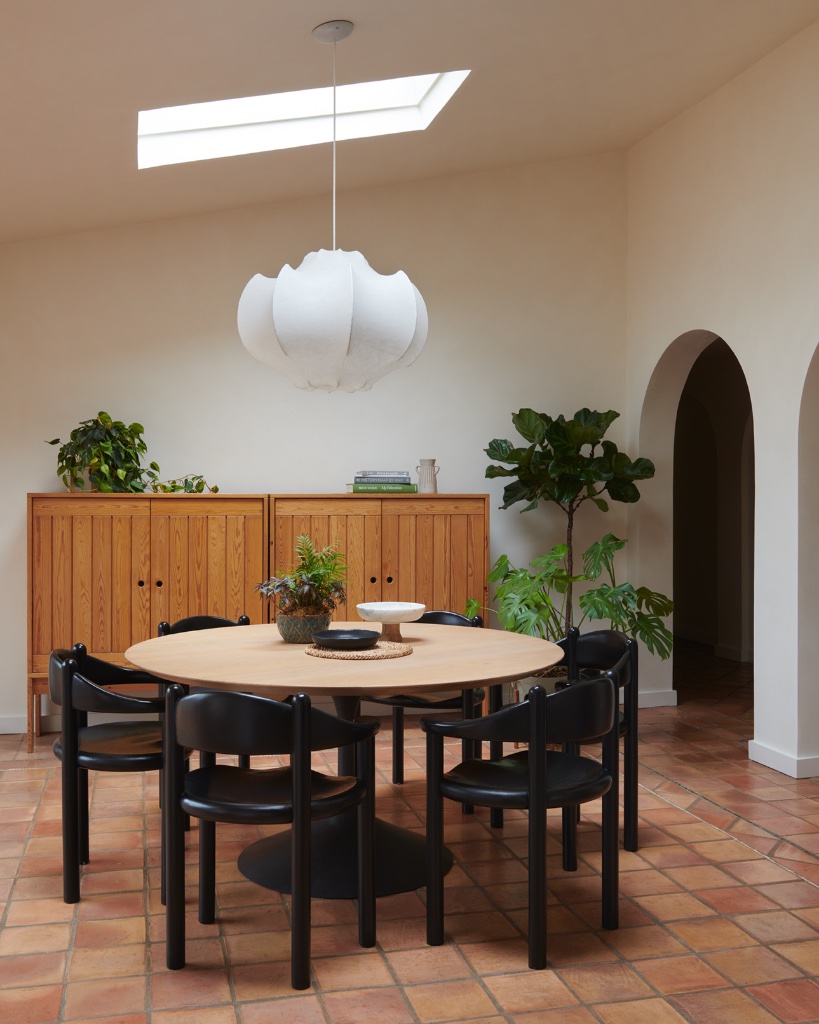 Breakfast area with terracotta floor