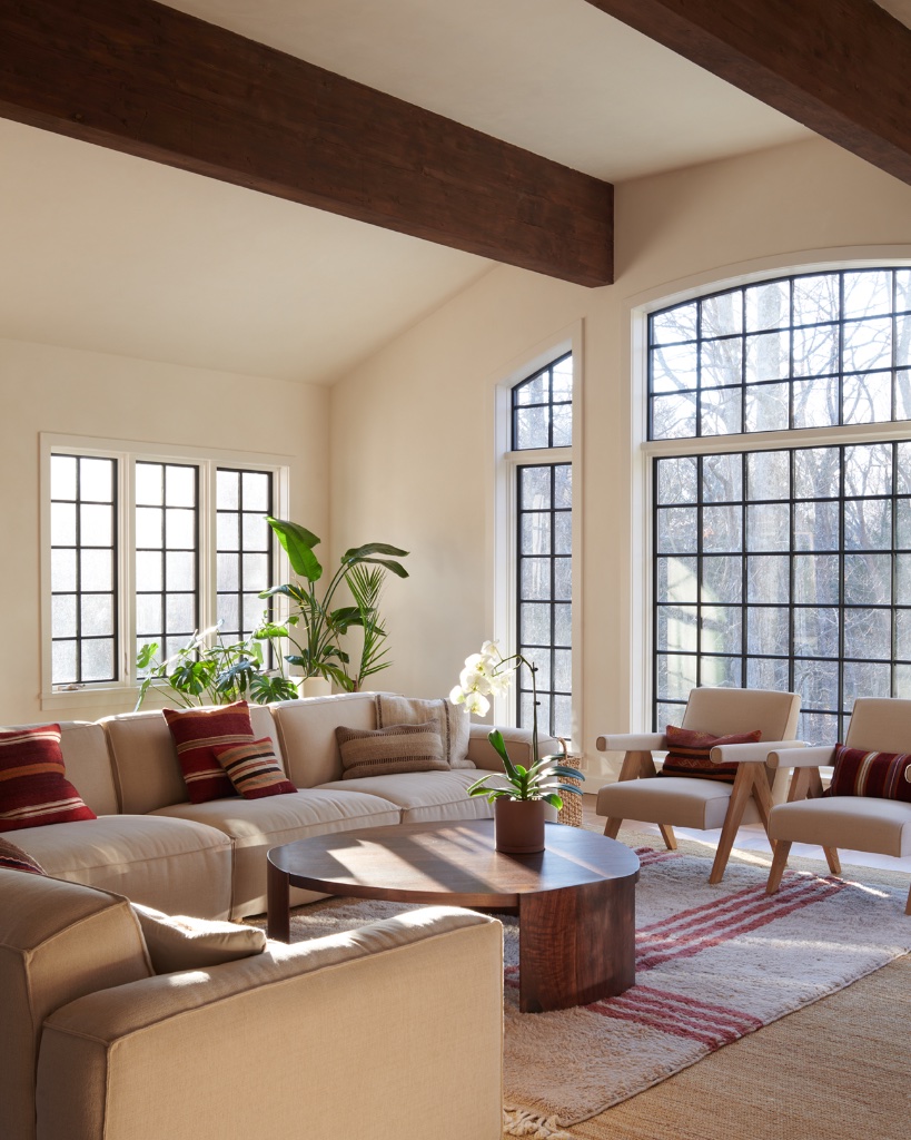 Living room with arched windows