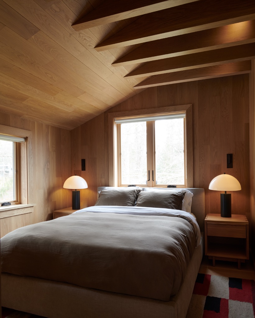 Guest bedroom with oak paneling