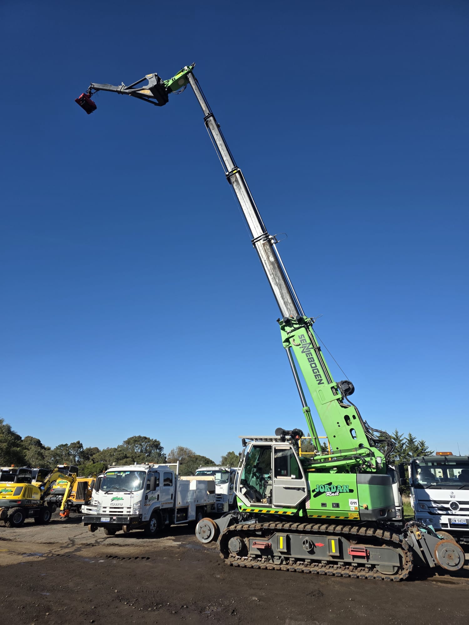 Sennebogen multicrane with Mecail SG280 GE felling head in the yard