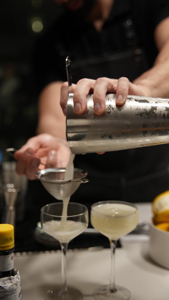 Mobile bartender serving cocktails in Ottawa