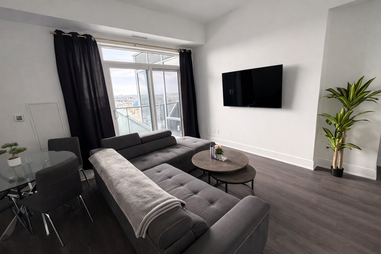 Skyline City View Condo — Luxury Short-Term Rental in Kitchener, Ontario