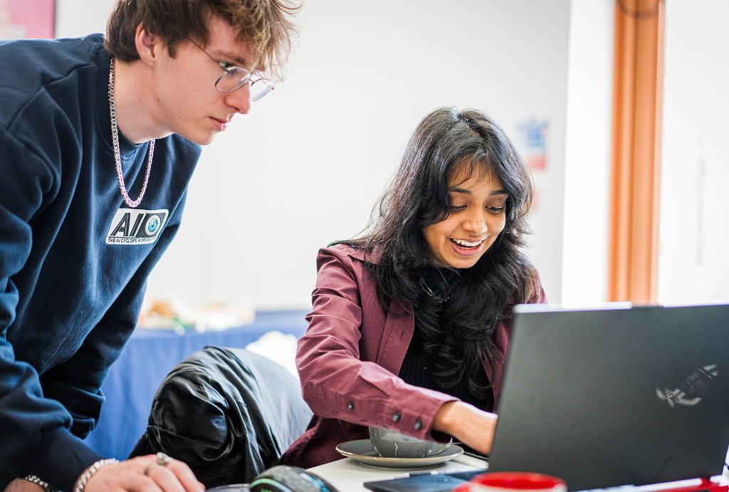 AI Cyclops founder Andy presenting an AI workshop in Bletchley, Milton Keynes