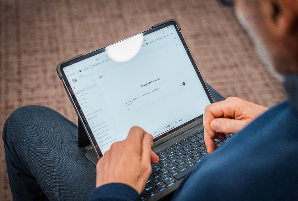 Team member assisting attendee on laptop