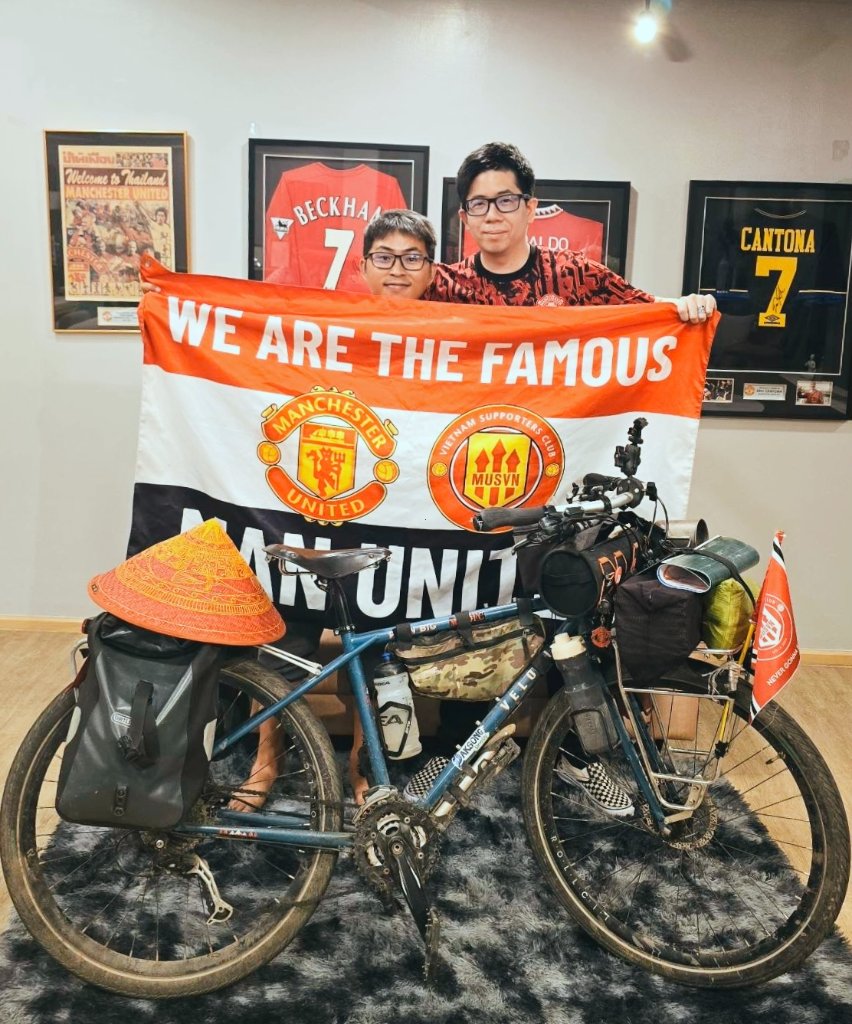 Gom with Manchester United Vietnam Supporters Club