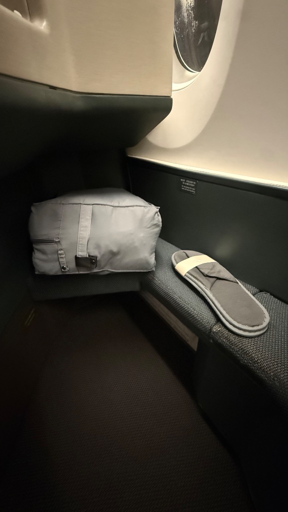 Bamford amenity kit and slippers
