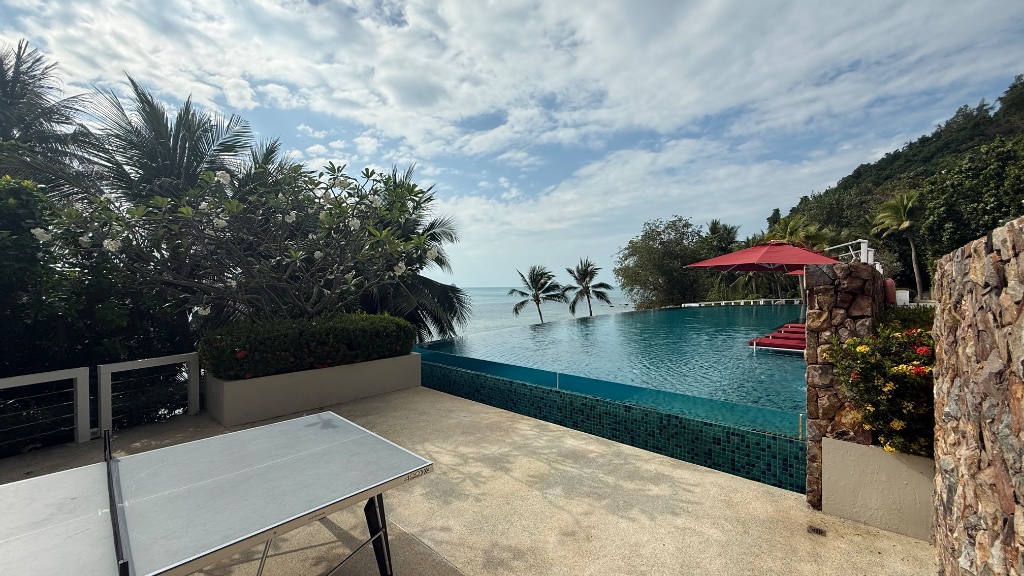 Table tennis by the main pool - the pool and ocean behind