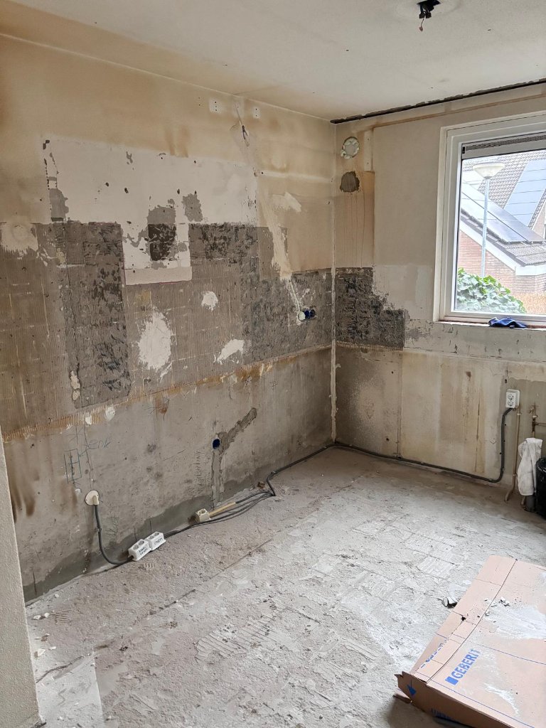Vernieuwde bedrading tijdens renovatie – elektrische installatie Theelektra