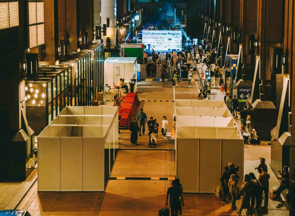 Trade Show Photo Booth Guide: How to Drive Booth Traffic Without Cheap Swag
