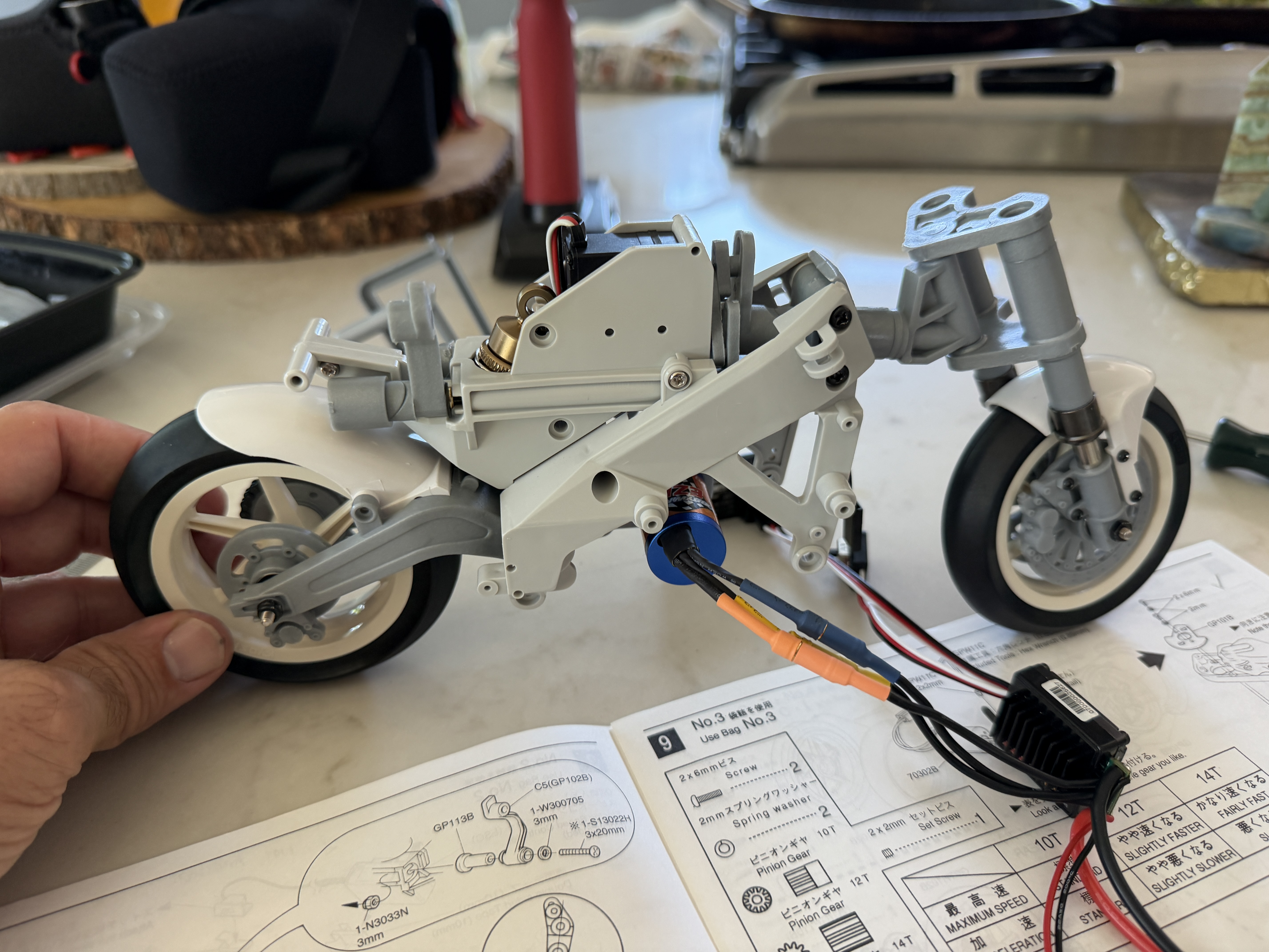 Kyosho Hanging On Racer — 2