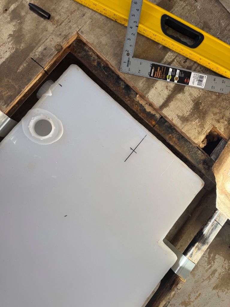 Fresh water and grey tanks — 4