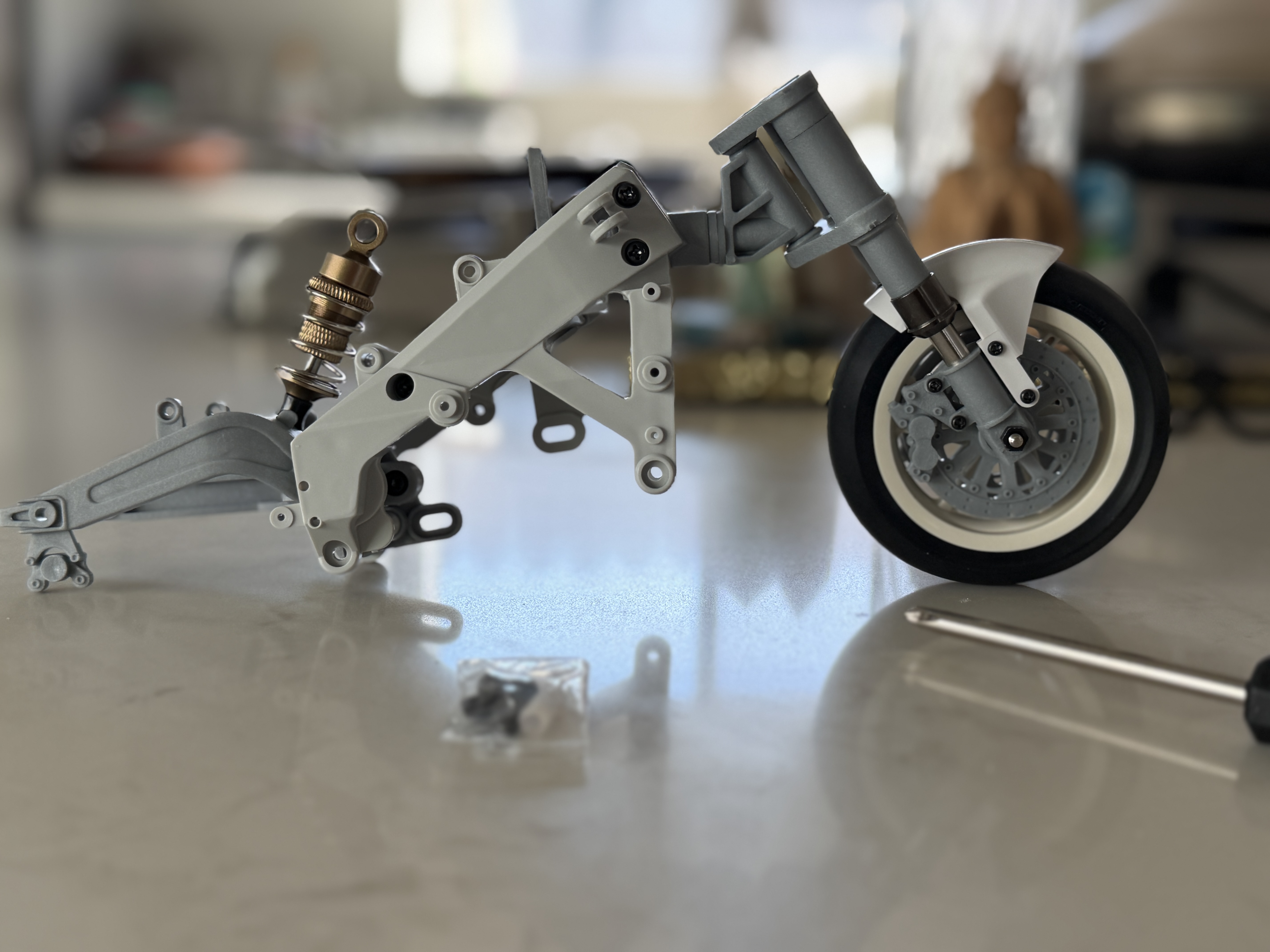 Kyosho Hanging On Racer — 3