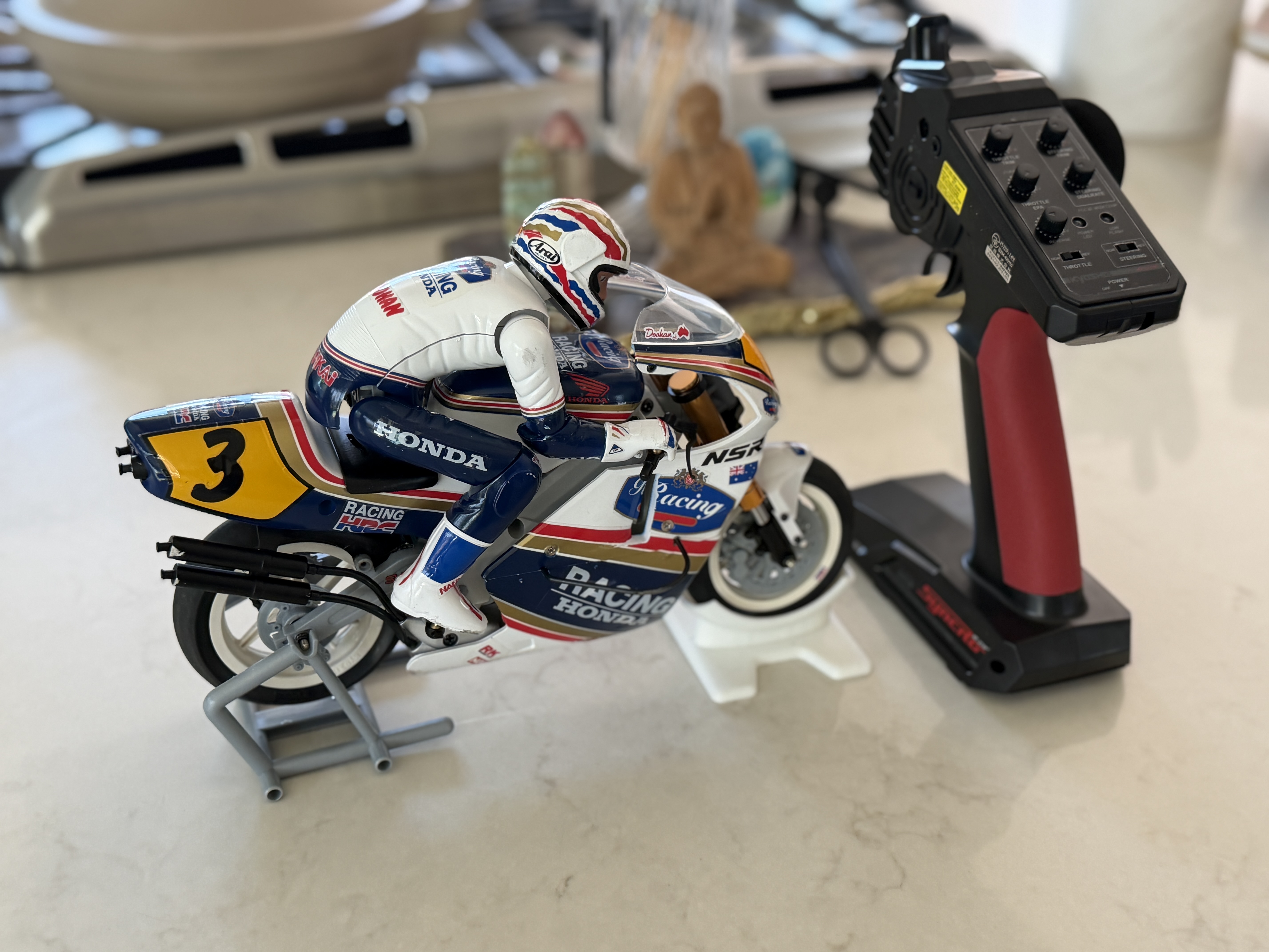 Kyosho Hanging On Racer — 2