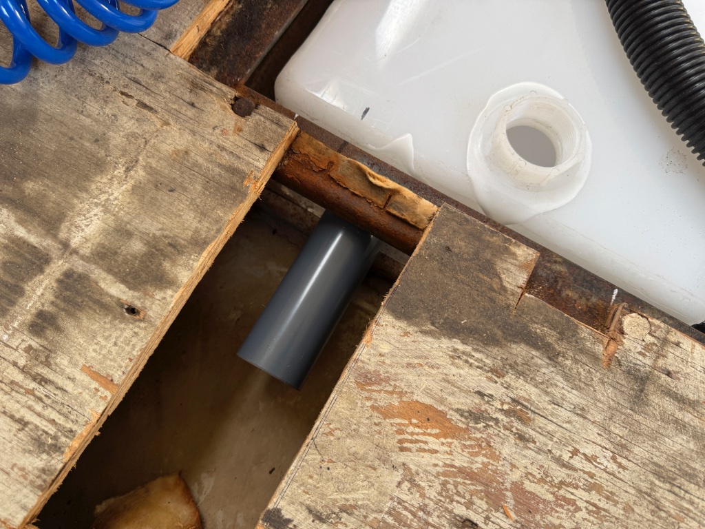 Fresh water and grey tanks — 9