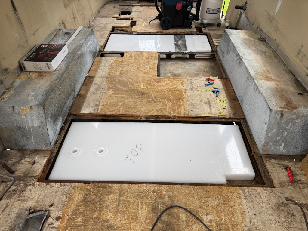 Fresh water and grey tanks — 10