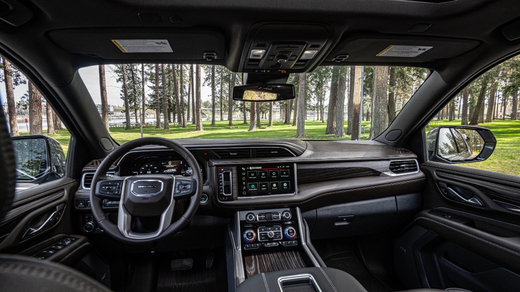 2023 GMC Yukon XL Denali 4WD rental in Spokane, photo 7
