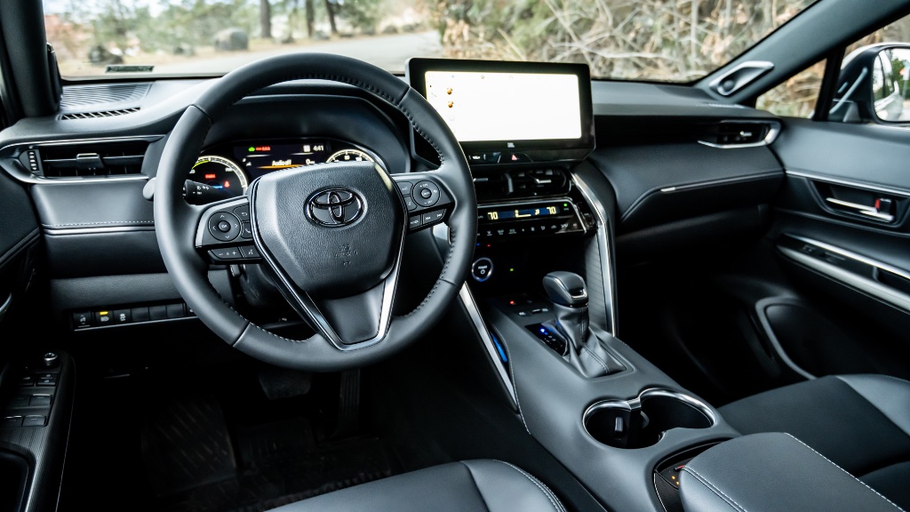 2023 Toyota Venza Hybrid XLE rental in Spokane, photo 7