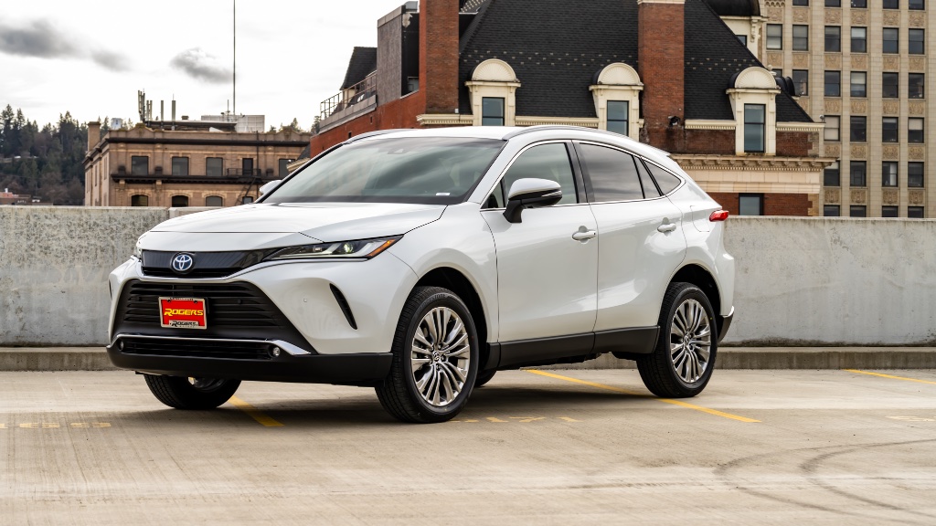 2023 Toyota Venza Hybrid XLE rental in Spokane, photo 4