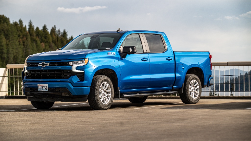 2023 Chevrolet Silverado 1500 RST 4WD Crew rental in Spokane, photo 2