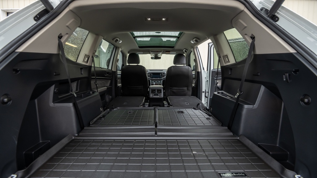 2022 Volkswagen Atlas Premium R-Line AWD rental in Spokane, photo 8
