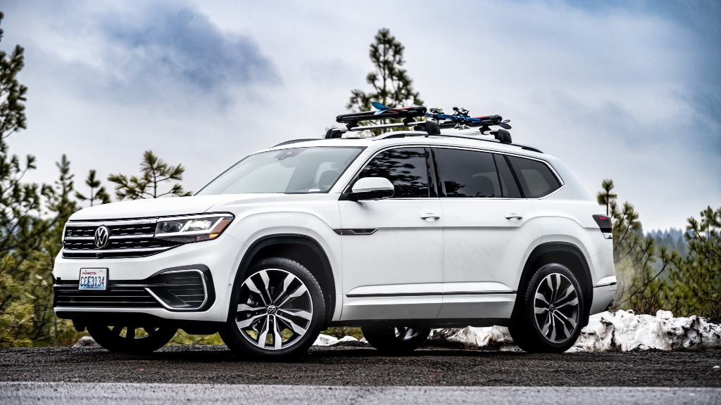 2022 Volkswagen Atlas Premium R-Line AWD rental in Spokane, photo 5