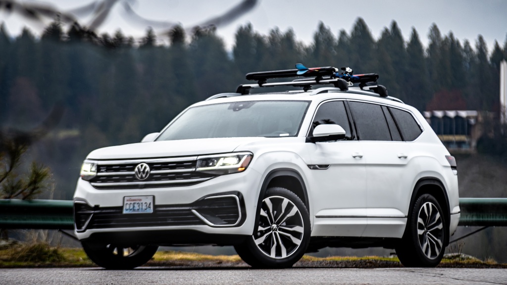 2022 Volkswagen Atlas Premium R-Line AWD rental in Spokane, photo 3