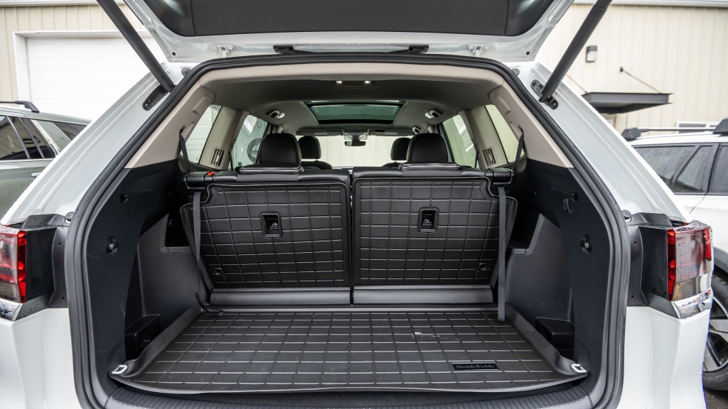 2022 Volkswagen Atlas Premium R-Line AWD rental in Spokane, photo 10