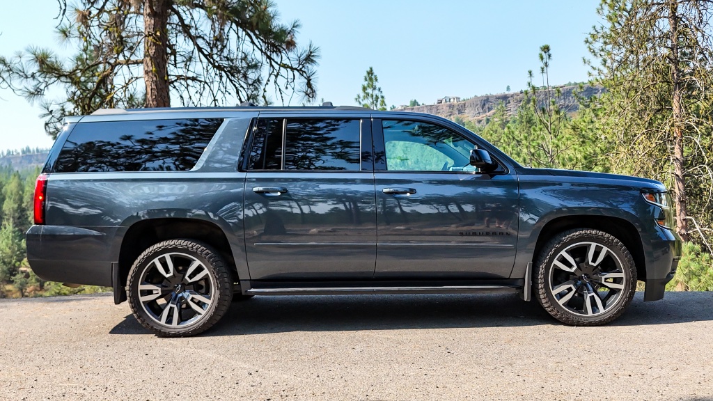 2020 Chevrolet Suburban Premier RST 4WD rental in Spokane, photo 2