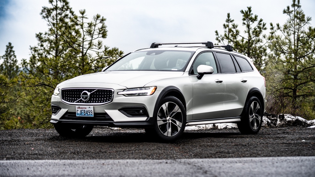 2021 Volvo V60 Cross Country AWD rental in Spokane, photo 4
