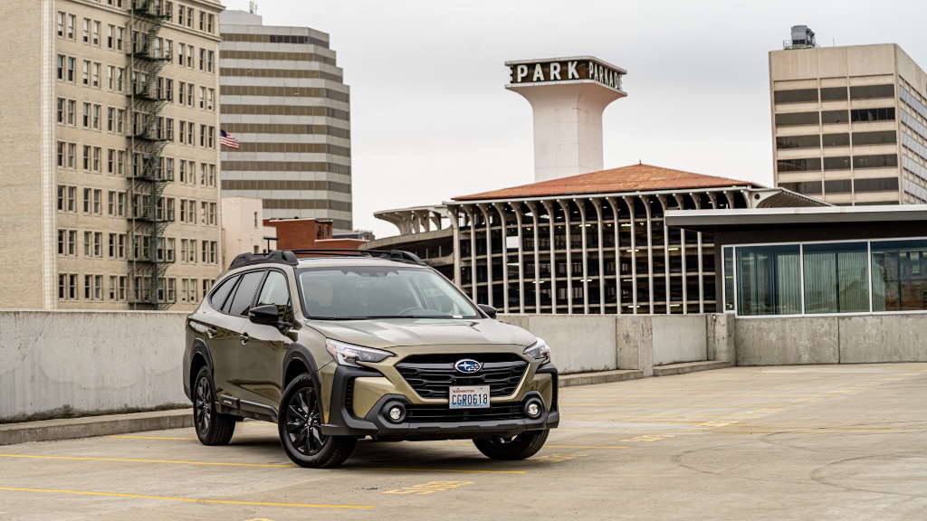 2023 Subaru Outback Onyx XT rental in Spokane, photo 2
